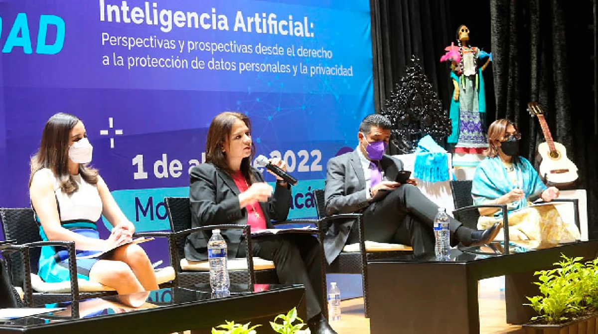 Necesario ofrecer ciberseguridad a la ciudadanía en trámites digitales, coinciden panelistas