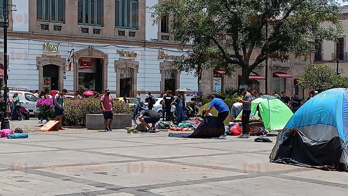 Comienzan a levantar plantón del centro de Morelia