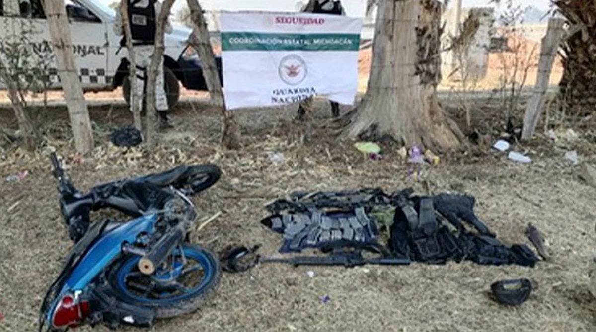 Aseguran armas largas, cargadores, cartuchos y chaleco táctico en Cotija