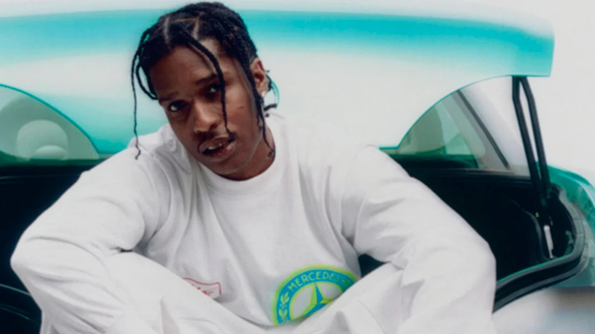 Fue arrestado en el aeropuerto de LA, venia de unas vacaciones con Rihanna