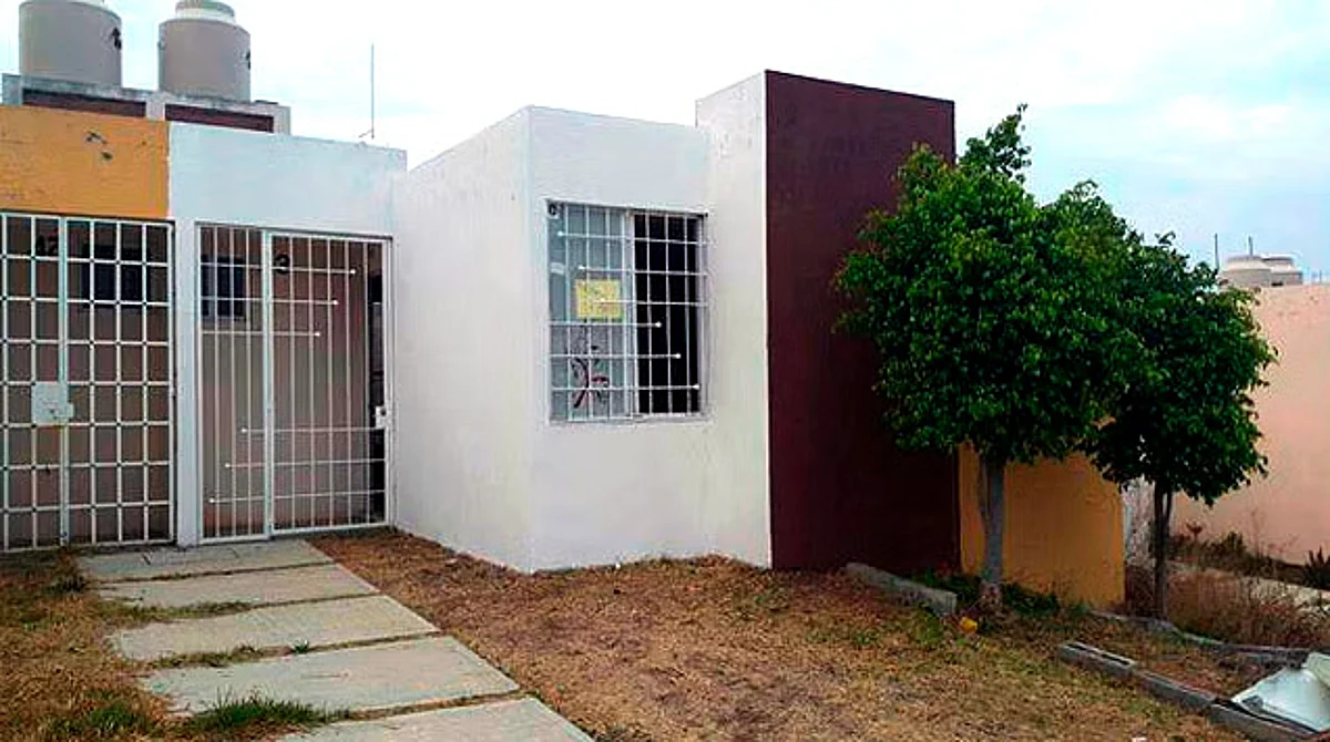 El funcionario federal atribuyó esta situación a las antiguas políticas federales en materia de vivienda, permitiendo situaciones que obligaban a los trabajadores a adquirir viviendas en espacios lejanos o sin equipamiento