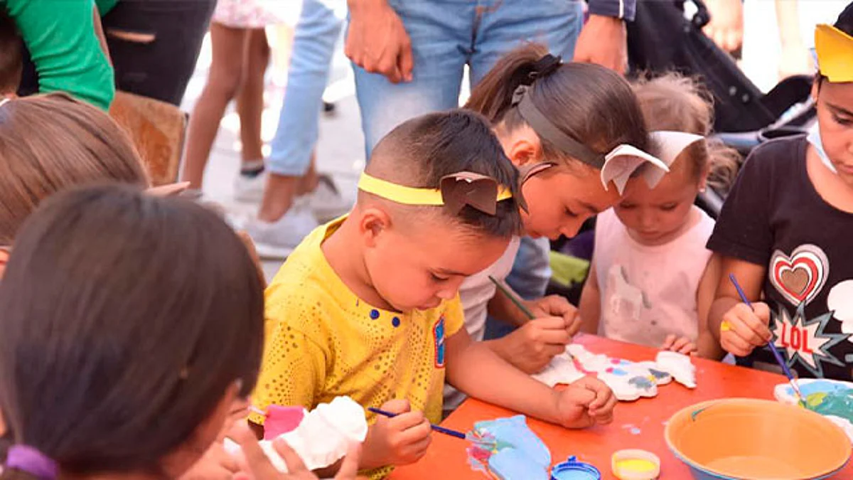 Participaron en actividades y juegos, brincolín, pinta caritas y figuras de cerámica