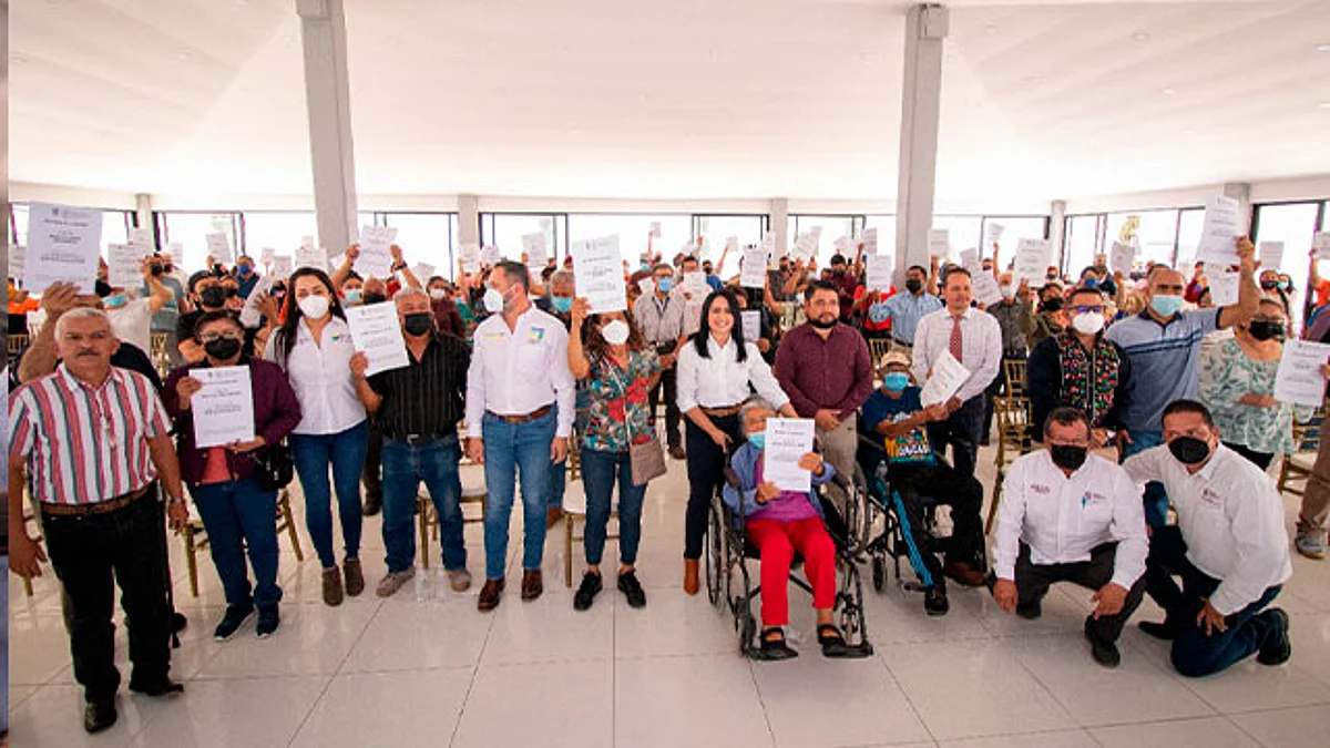 En Zacapu, Secretaría de Desarrollo Urbano y Movilidad entrega escrituras a familias