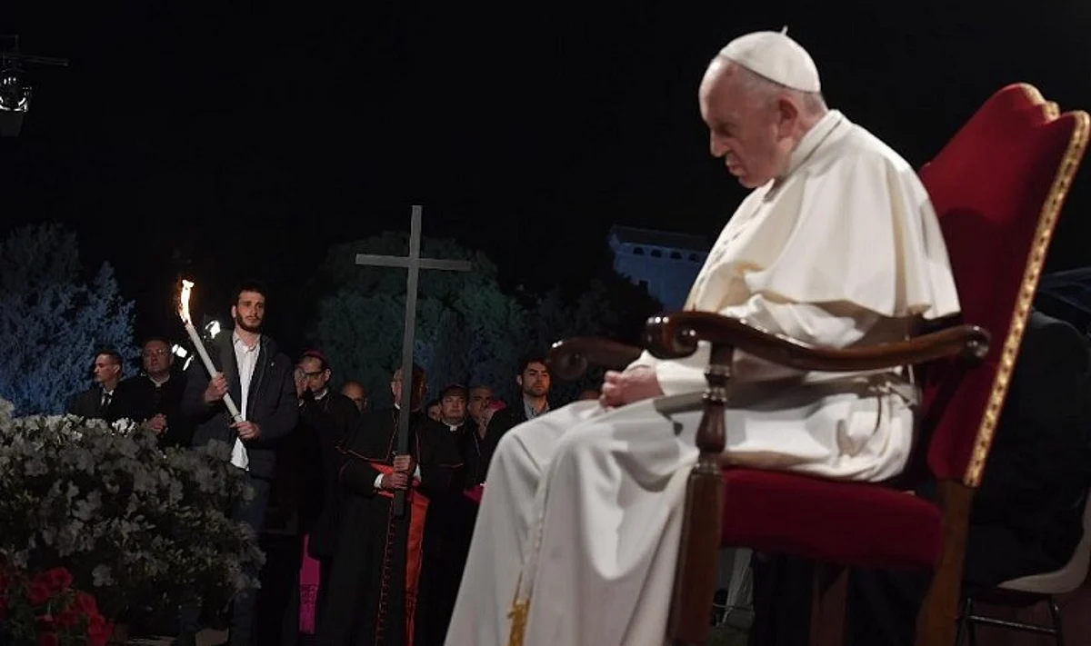 El dolor en la rodilla derecha que tiene el papa lo tiene desde hace ya unos meses