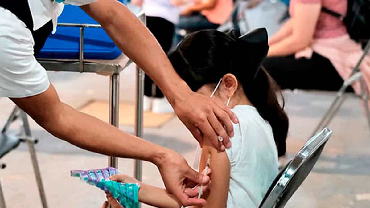 Michoacán: en mayo iniciará inmunización anti Covid-19 para mayores de 12 años