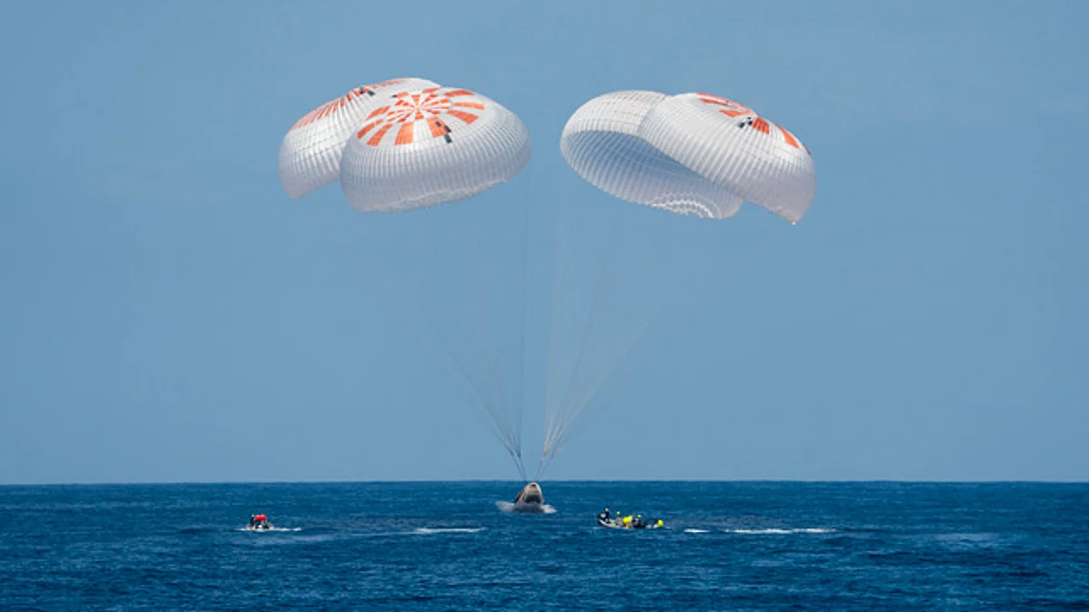 Misión privada que viajó a la Estación Espacial Internacional regresa a Tierra