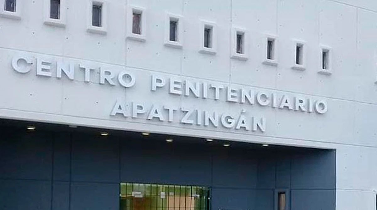 Hallan droga en sanitarios de prisión de Apatzingán; ya investigan