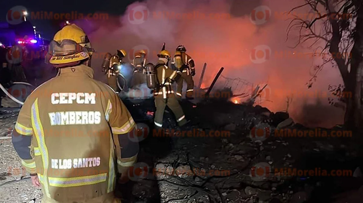 Fuego consume casas de madera y cartón en Morelia