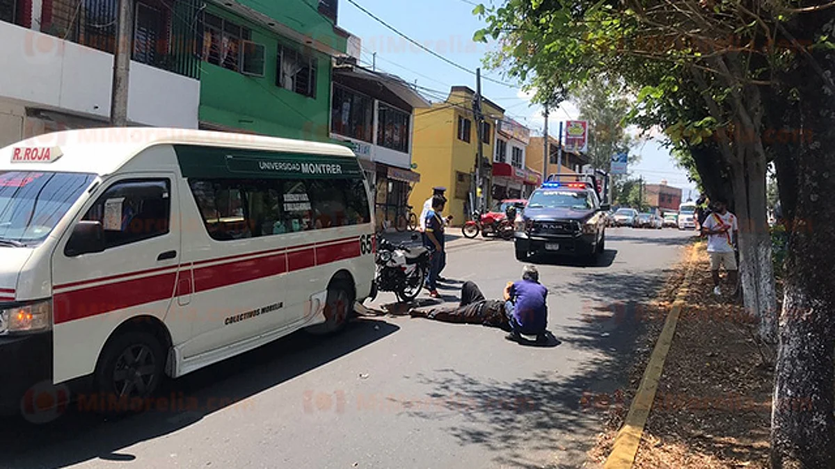 Motociclista queda herido tras choque con combi en Morelia