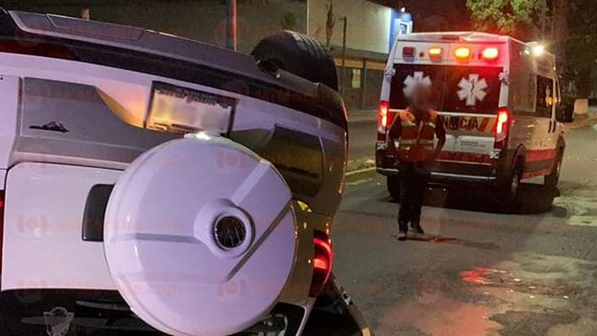 Vuelca vehículo en el periférico de Morelia