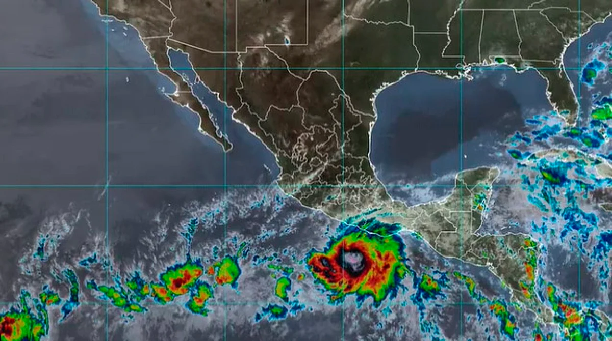 Huracán Agatha avanza; seis estados prevén afectaciones y emiten medidas