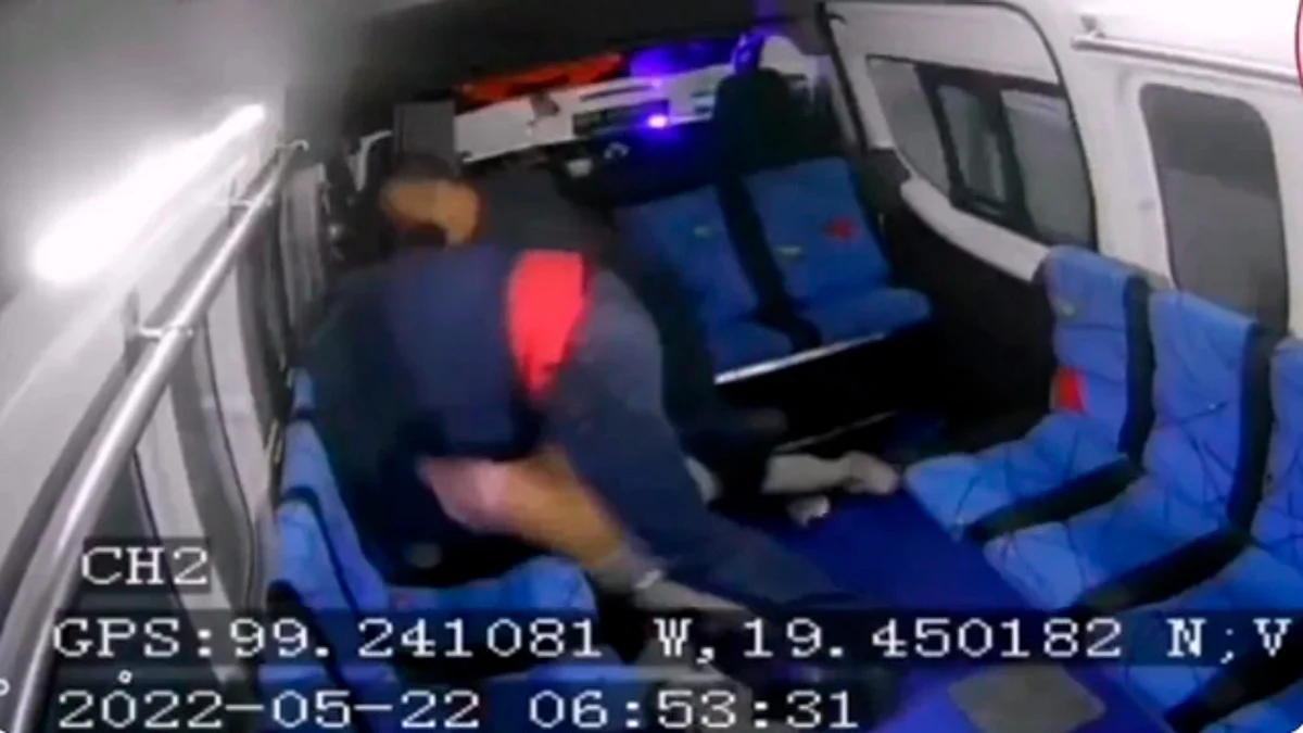 Se sube a combi a asaltar y termina golpeado por militares vestidos de civil