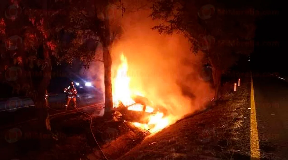 Mueren dos personas calcinadas en incendio de auto en la Morelia-Pátzcuaro