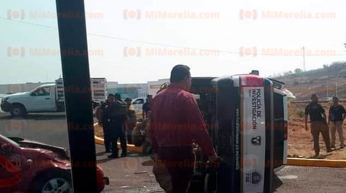 Choque entre auto y camioneta de la Fiscalía dejó 3 heridos, confirman