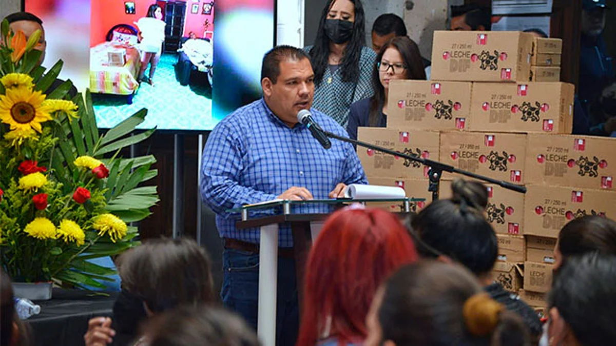 Entrega DIF Tarímbaro cajas de leche para hijos de madres solteras