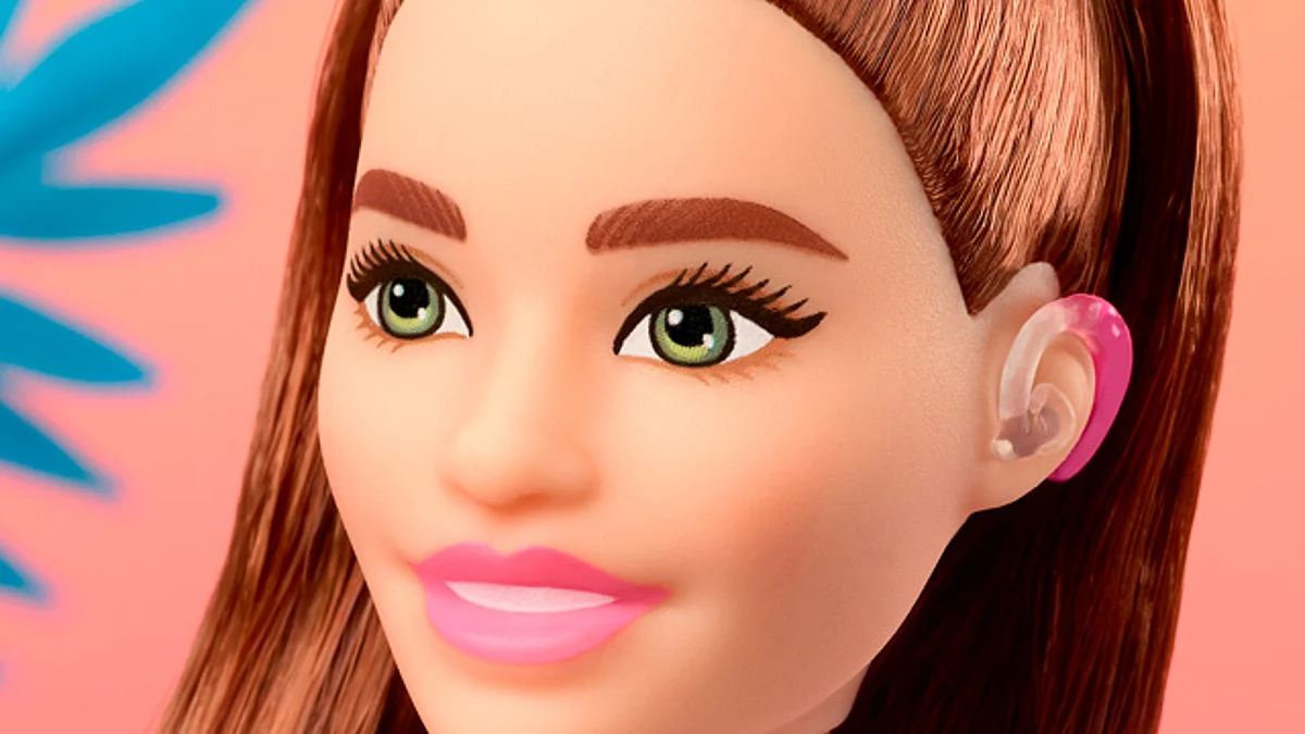 Barbie lanza muñeca con aparato auditivo