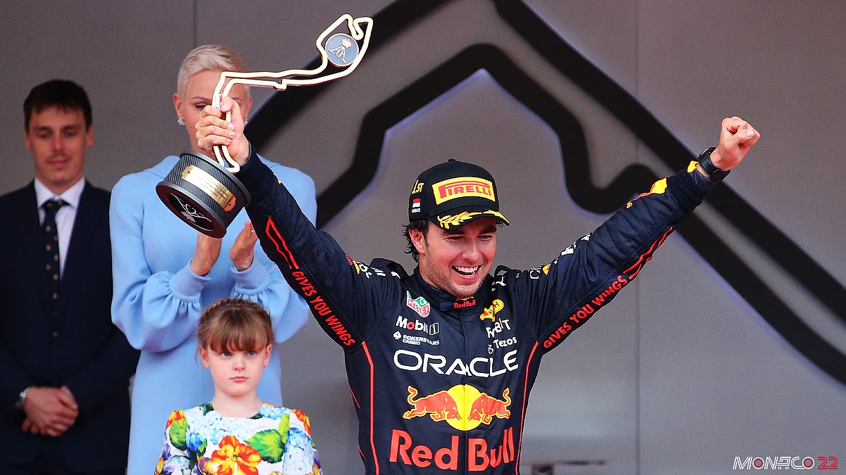 Checo Pérez rompe en llanto al escuchar el Himno Nacional Mexicano