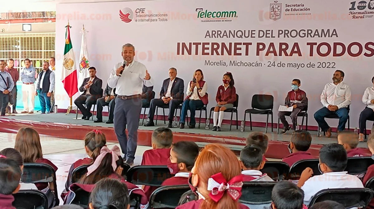 El compromiso es que las escuelas de Michoacán tengan internet gratis: Bedolla