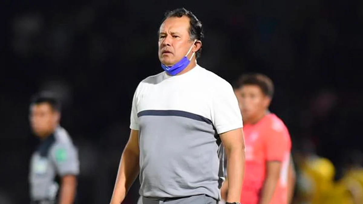 Juan Reynoso, fuera del Cruz Azul