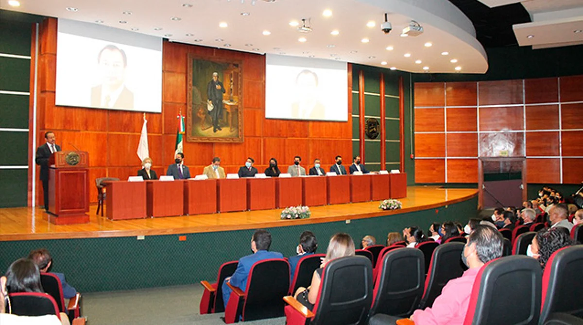 Rinden exalumnos abogados homenaje a Rafael Rosales Coria