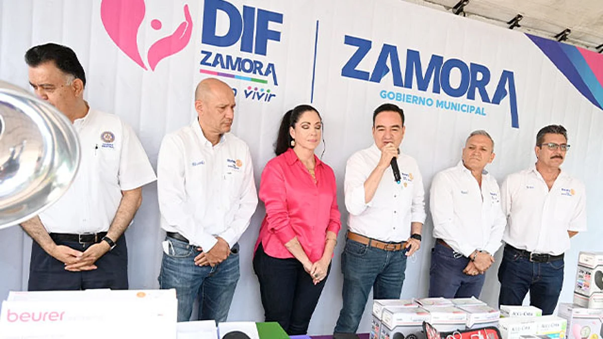 Entregan equipo médico y de odontología a DIF Zamora