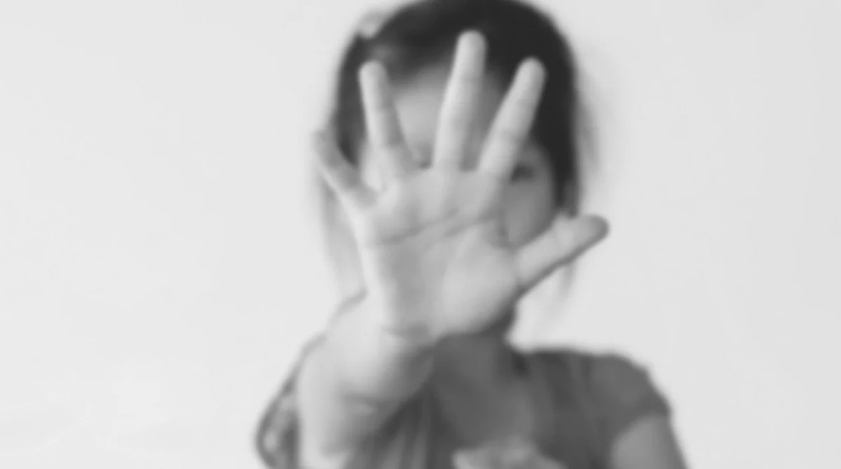 Niña de 2 años murió a golpes; detienen a su mamá y padrastro por el feminicidio