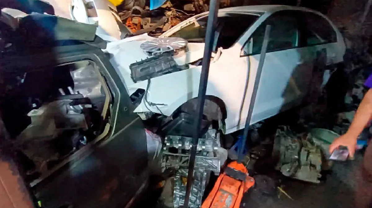 Catean casa donde desmantelaban autos; hallan más de 300 toneladas de autopartes en CDMX