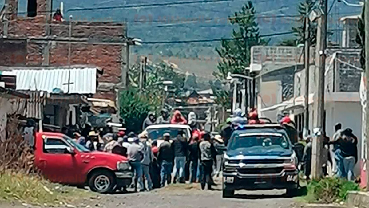 Tensión en Paracho, comuneros de Urapicho retienen a funcionarios municipales