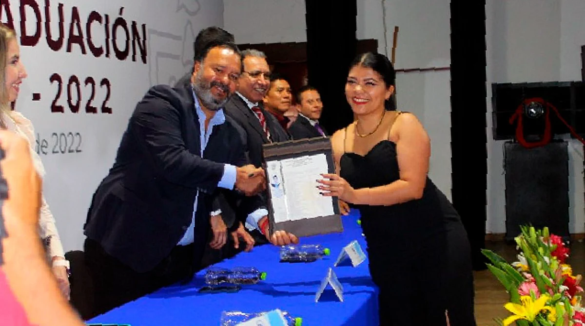 Presidente Municipal de Pátzcuaro, presente en la Ceremonia de Graduación del ITSPA