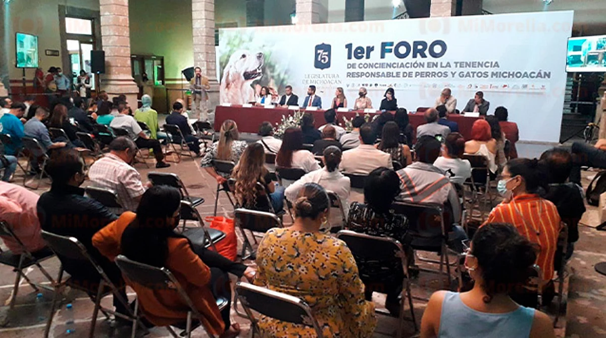 Realizan foro para el cuidado y tenencia responsable de perros y gatos