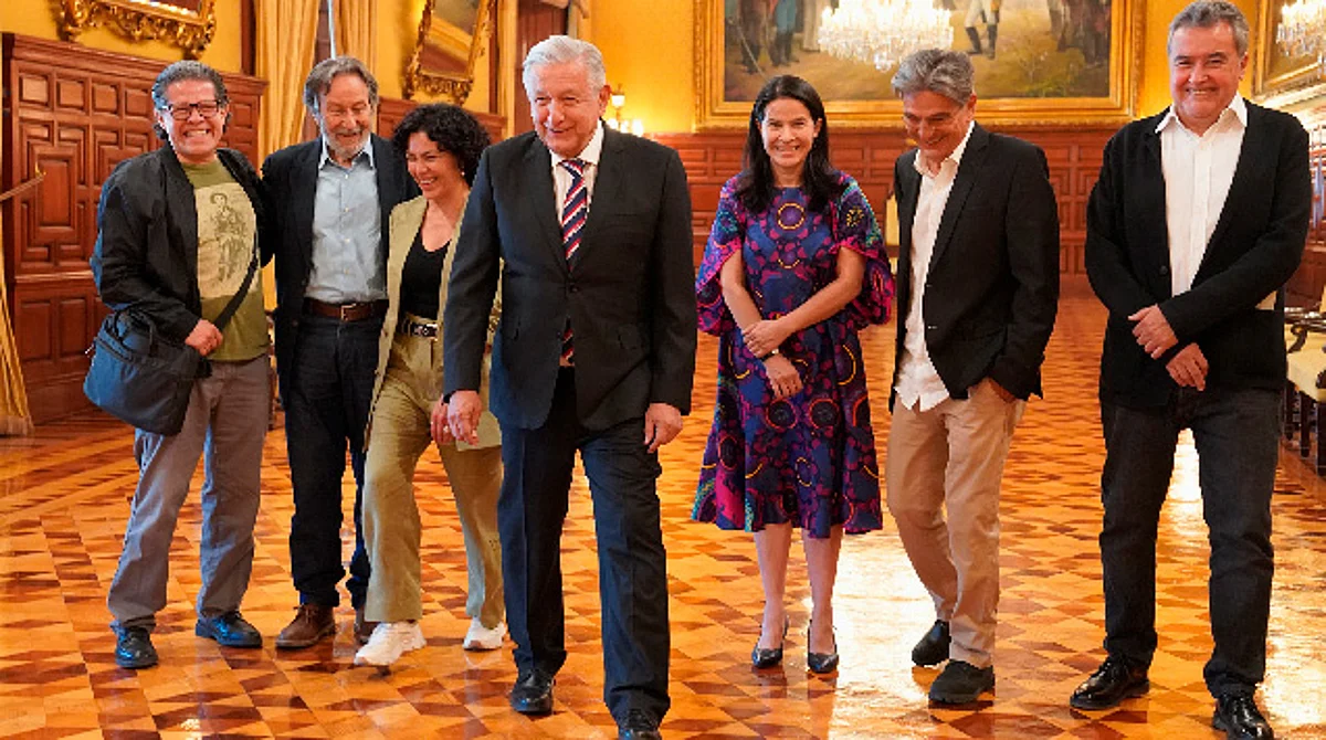 Cineastas se reúnen con AMLO; buscan proyectar cine en pueblos apartados de México