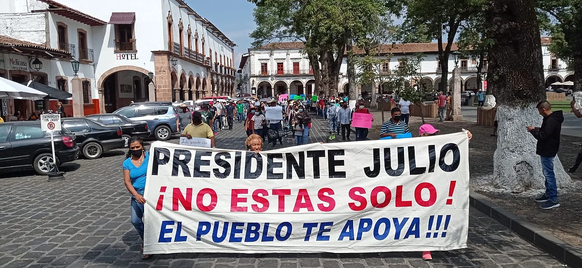 Pobladores marchan en apoyo a regulación de consumo del agua en Pátzcuaro