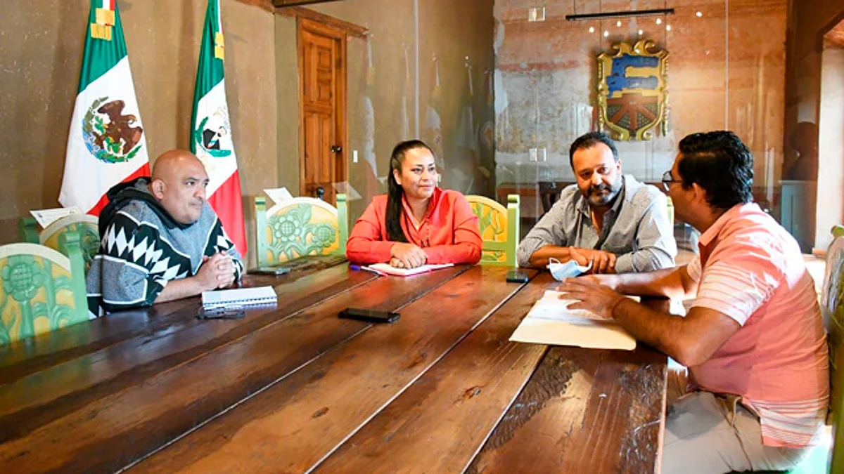 Buscan convenio de colaboración el gobierno de Pátzcuaro y la UVAQ