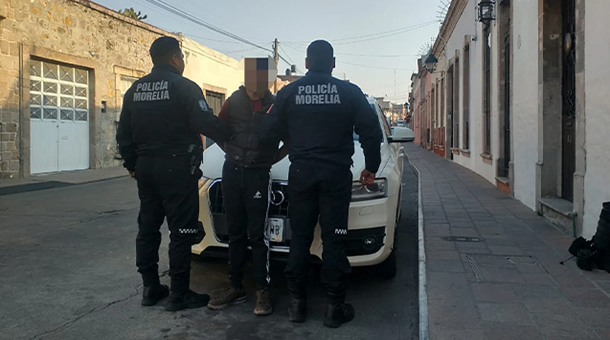 Lo detienen robando accesorios a un Audi en el centro de Morelia
