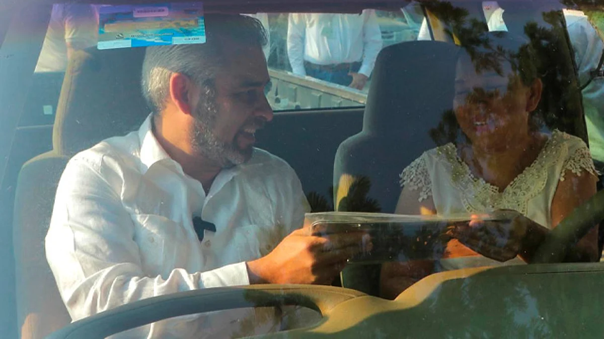Michoacán, único estado del centro donde pueden regularizar vehículos de procedencia extranjera: Bedolla