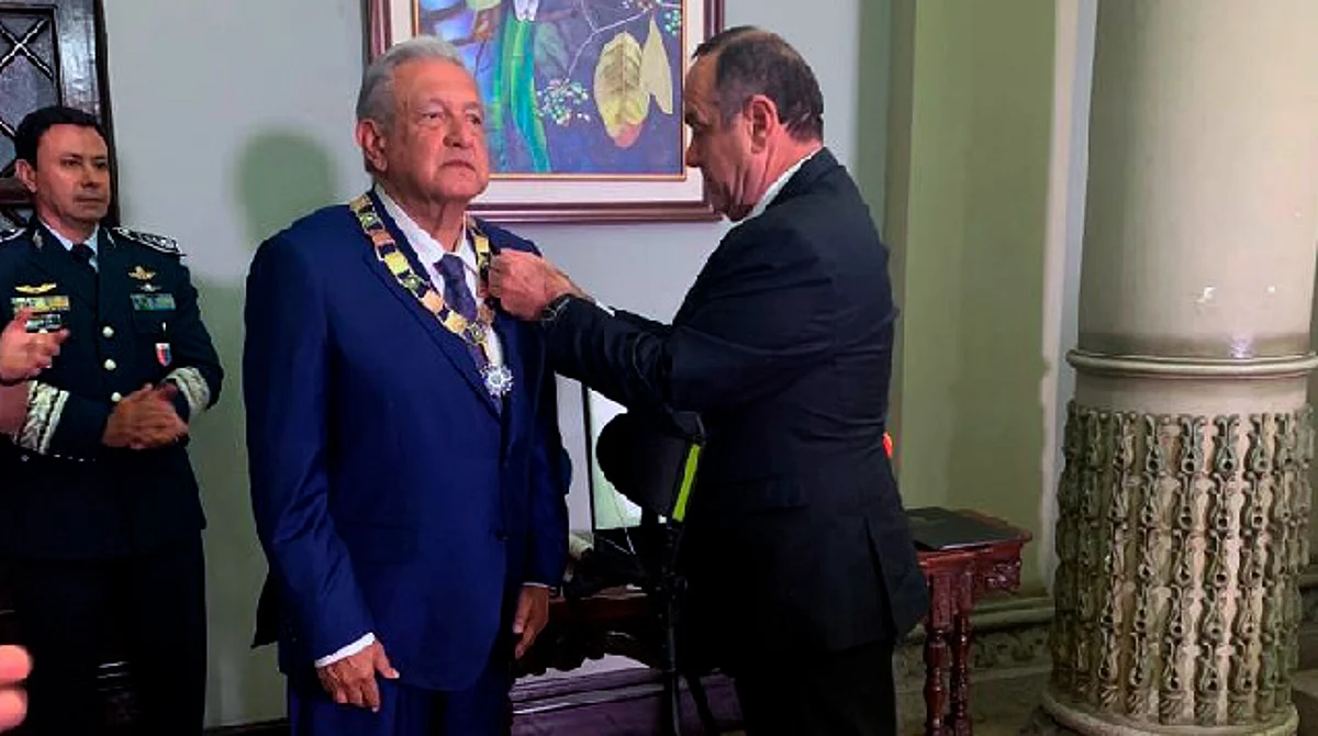 AMLO recibe Condecoración de la Orden del Quetzal por el apoyo brindado a Guatemala