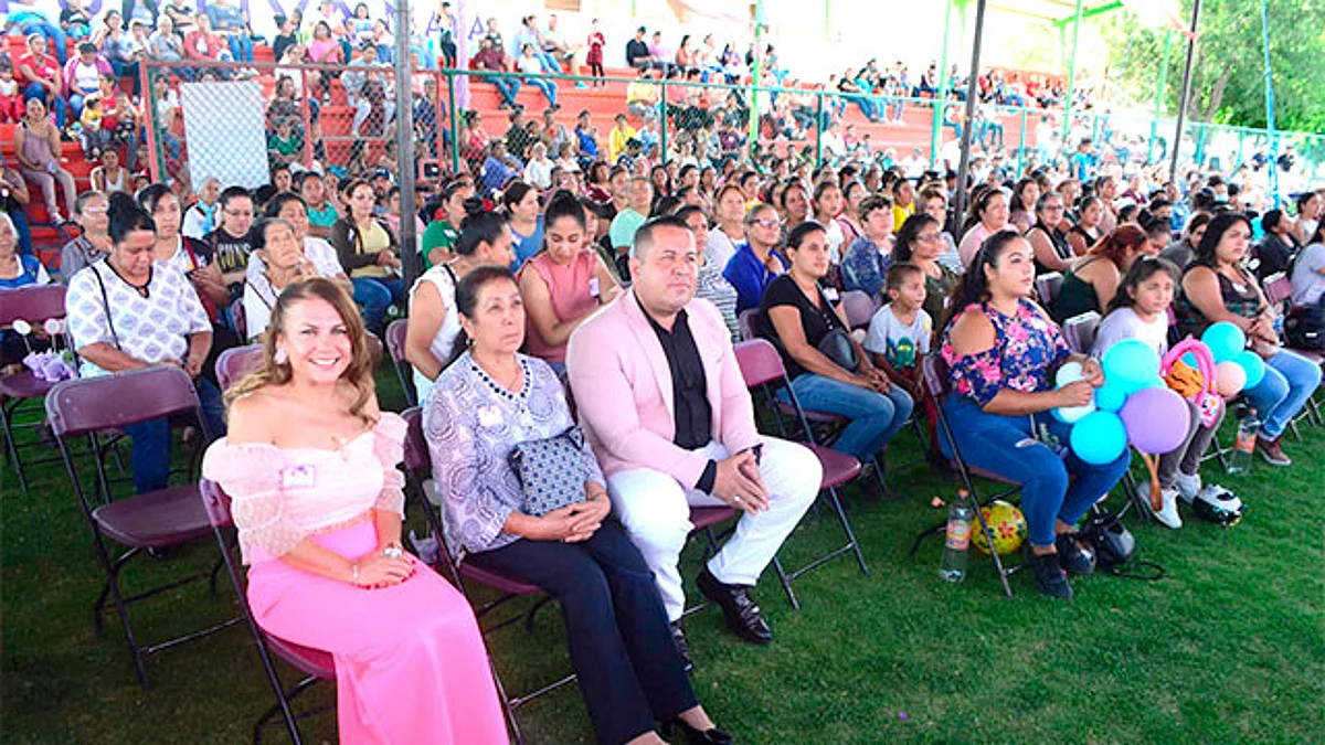 Compartieron un momento muy agradable con sorpresas, regalos, bailes, mariachis, comida y diferentes amenidades en muestra de agradecimiento