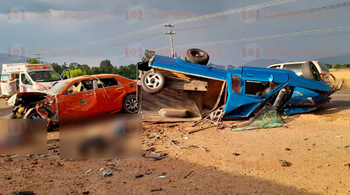 Aparatoso choque deja 3 muertos y 5 heridos en la carretera Zamora-Morelia