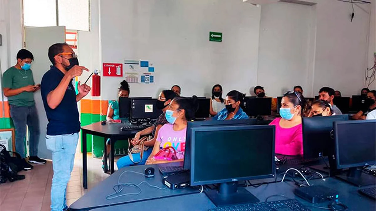 Realiza Cecytem Capula, taller Escuela para Padres