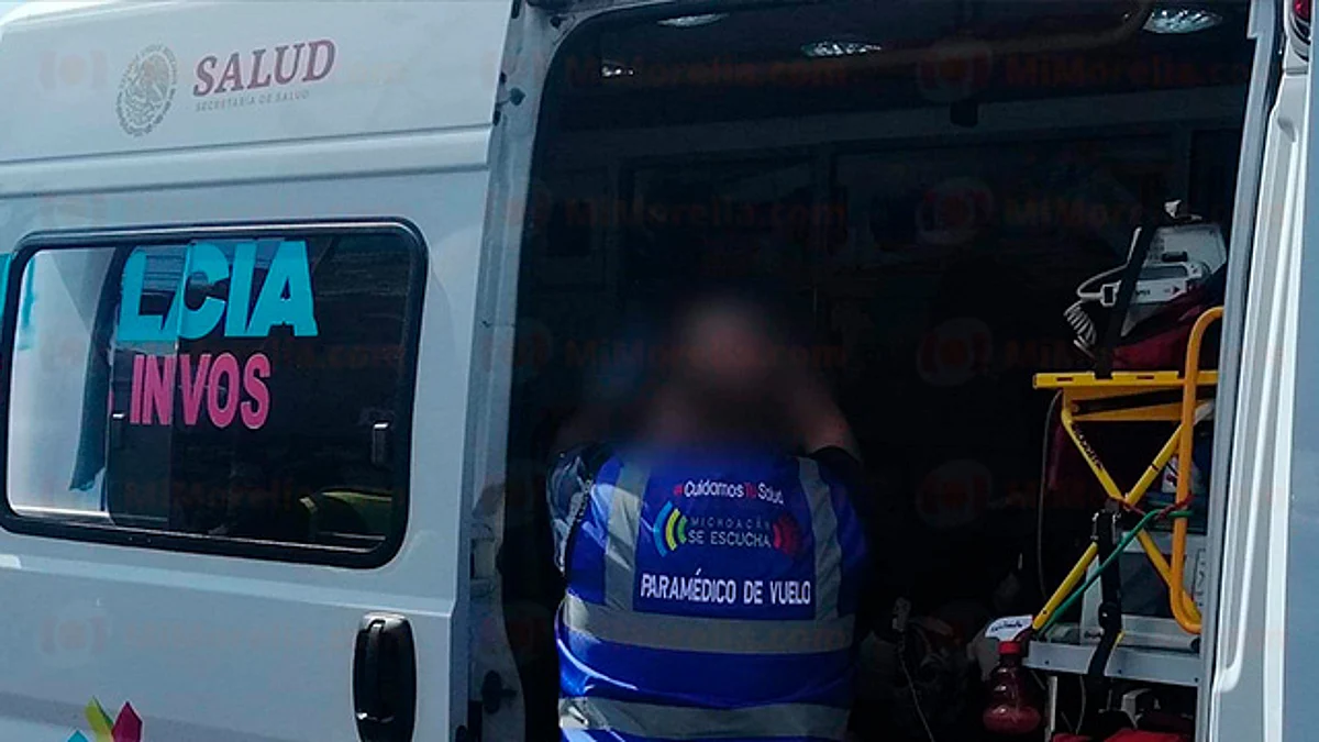 Hombre sufre descarga eléctrica y cae de cuatro metros de altura, en Morelia