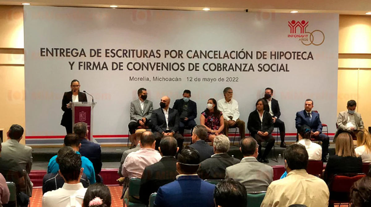 Entrega Infonavit escrituras por pago anticipado a michoacanos