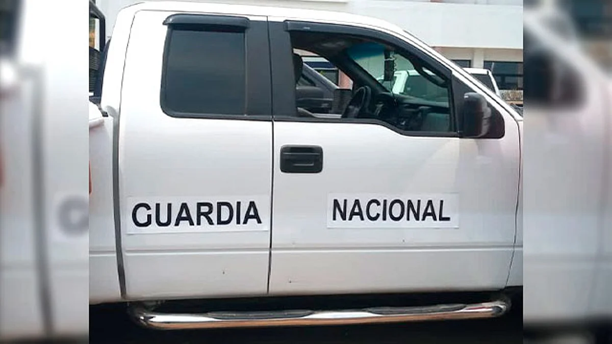 Detienen en Uruapan a dos con una camioneta apócrifa de la Guardia Nacional