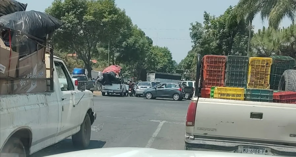 Comuneros extienden bloqueos a la "libre" a Pátzcuaro y entronque de Zumpimito