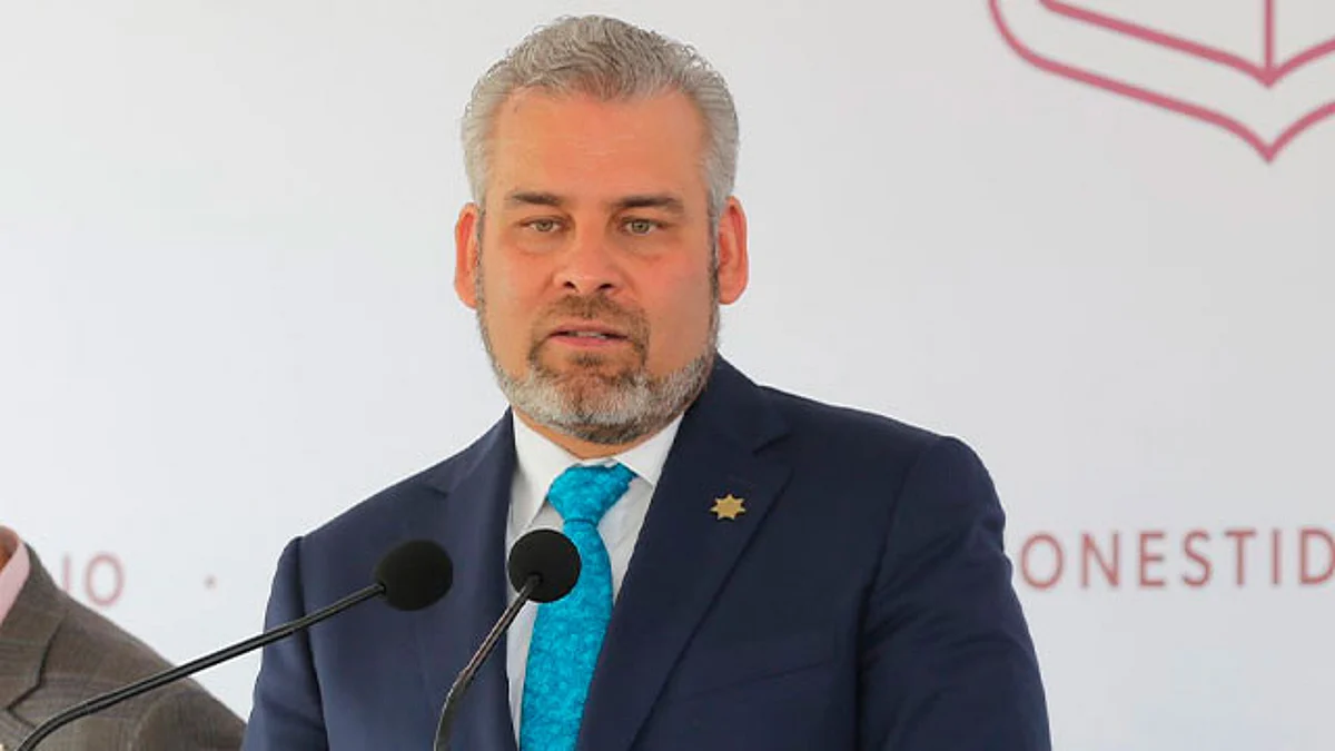 Me comprometo a generar las condiciones y que su formación y profesionalización sean permanentes, señaló