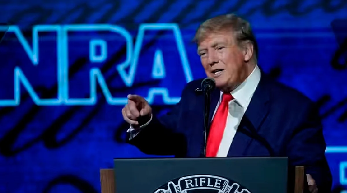 Trump propone armar a ciudadanos para "combatir el mal" tras masacre en Texas