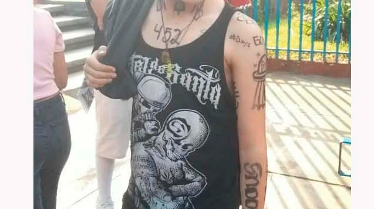 Celebran el Día del Estudiante con temática de cholos; en redes los señalan