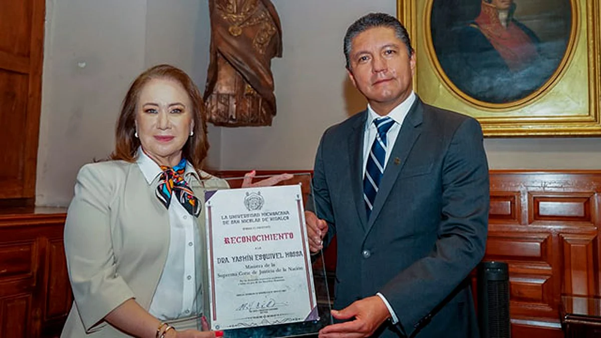 El presente reconocimiento se entregó en el Colegio Primitivo y Nacional de San Nicolás de Hidalgo, corazón de la Universidad Michoacana