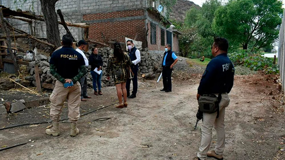 Vecinos abusivos se adueñan de terreno de un hombre; autoridades se lo devuelven