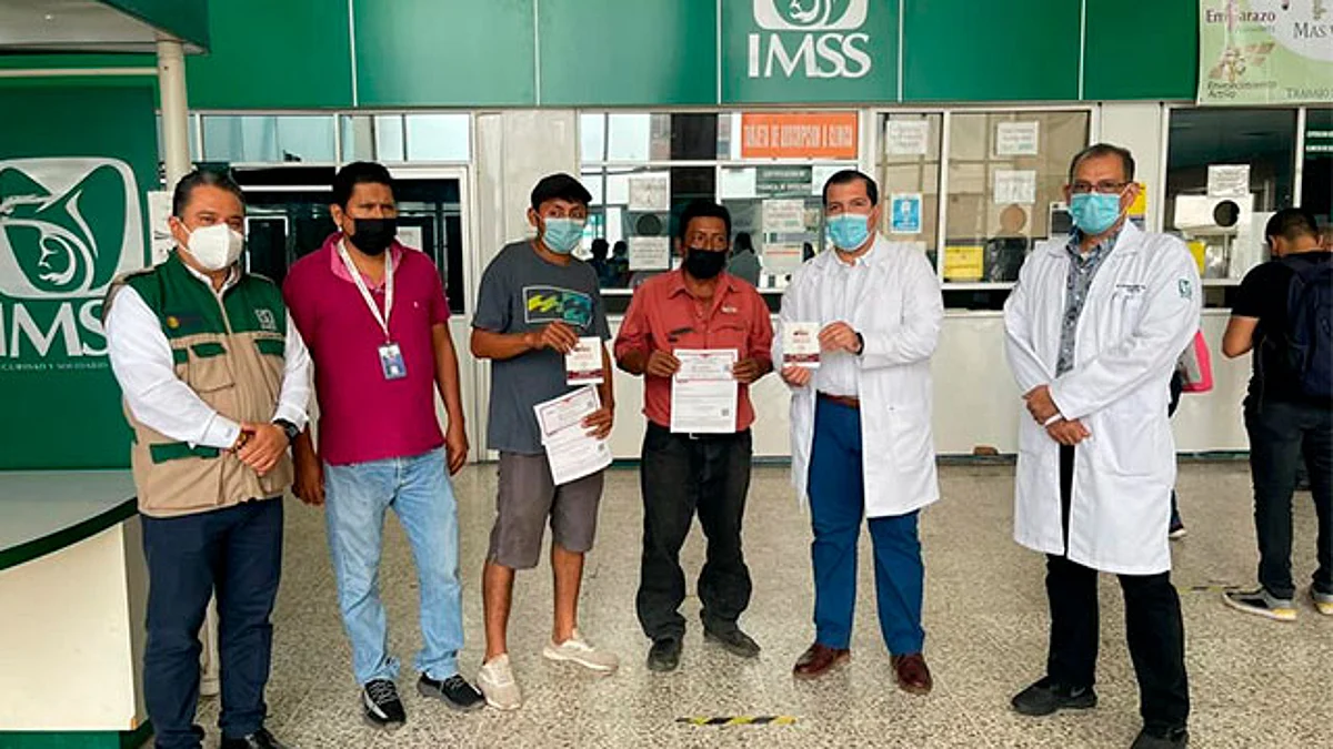 Afilia IMSS a dos guatemaltecos que recibirán los beneficios de la seguridad social