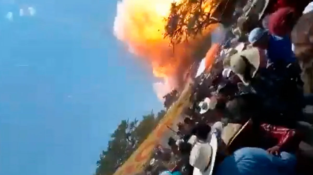 Explosión de pirotecnia durante procesión deja al menos 15 heridos en Hidalgo